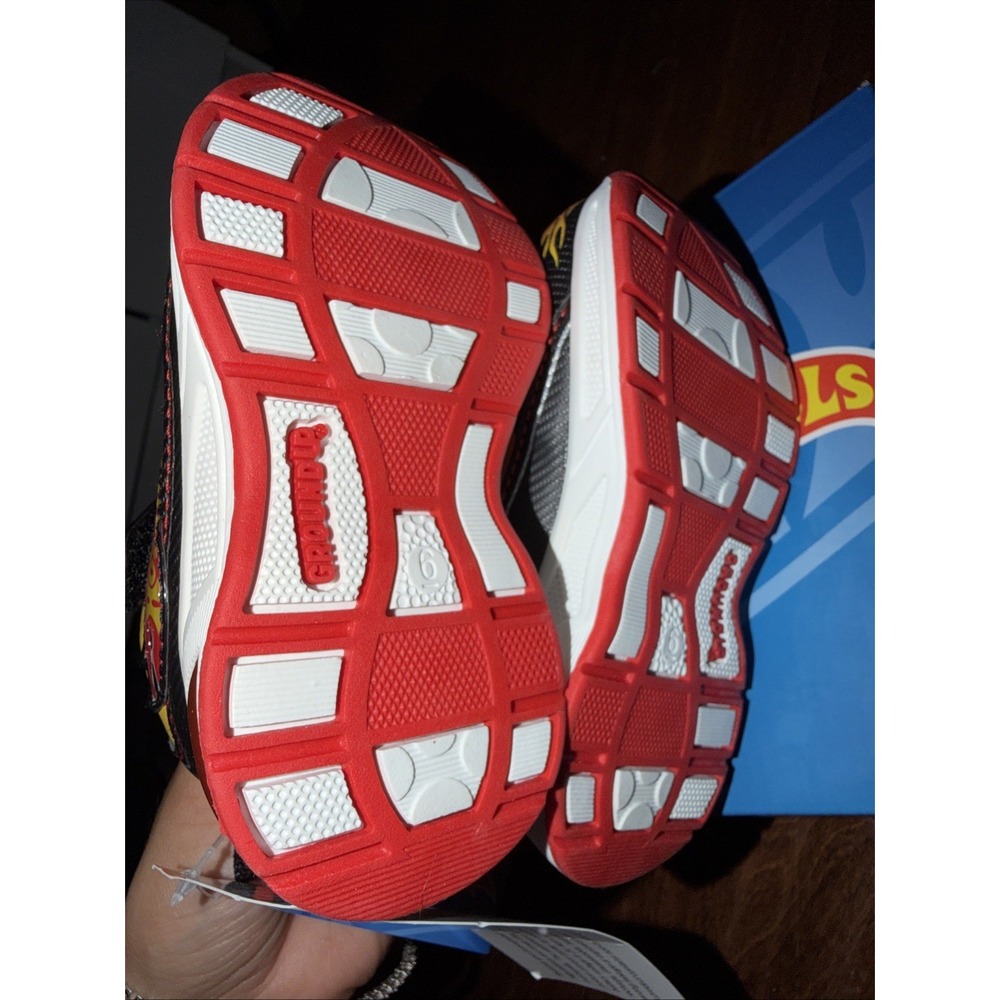 Mattel Hot Wheels Tennis Shoes Toddler Light Up Boy 6 Sneakers‎ NWT New In Box - Picture 4 of 6